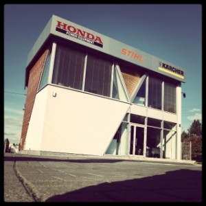 Elewacja frontowa budynku siedziby Karcher Ocean Center - realizacja Budipol